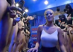 Ria Sunn likes to Blowbang previous to Group-Sex