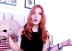 Gorgeous Colombian with a marvelous face and reddish hair is looking for a chap to bang her