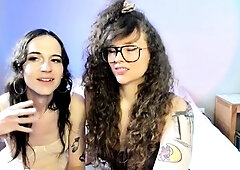 Amateur brunette lesbians on cam