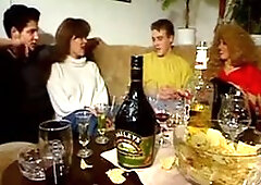 Big-titted svenska Tinas Striptease