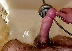 no arms, nutting and yelling in douche