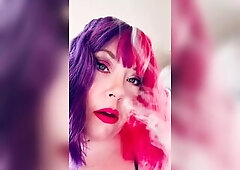 Chubby cougar Tina Snua loves to smoke for you! Wearing latex gloves, i toke on a cigarette with lots of open mouth exhales and nose exhales. My makeu