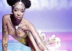 Gorgeous large titties ebony chick hawt posing and pleasing teen disclosed her body