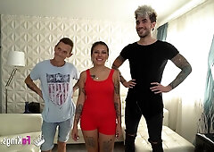 A captivating woman from Chile and her initial experience in a three-person coupling. Auntie appears not to recognize h