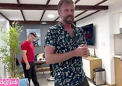 Amateur cuckold wife meeting strangers for the first time for gangbang