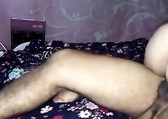 La encuentro desnuda y caliente me excita y me la follo