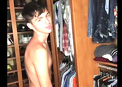 college-aged yr elder Lad attempted on some elderly Nike compression undergarments for a admirer.