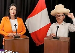 After an intensive electoral campaign, Kuleiko and Weberto Sánchez are the protagonists of a decisive debate in their race for the presidency. What s