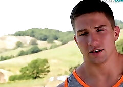 Muscled gym amateur shows asshole while solo jerking off