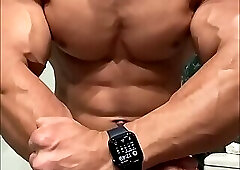 Bodybuilder flexing and masturbating 7