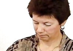 curvy booty older woman sucking the wang