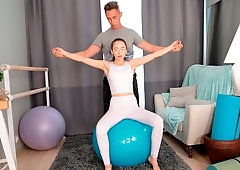 Small-tit chick Bloom Lambie screwed hardly on the first date