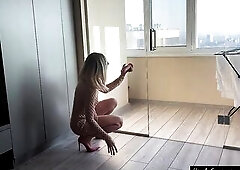 step mommy was left at home alone and bangs herself with a vibrator, gets squirting and pissing