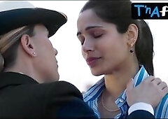 Scarlett Johansson Lesbian Scene  in My Mother's Wedding