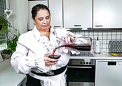 Huge breasted mature tart playing with her beaver in the kitchen