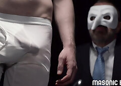 MasonicBoys Masked DILF Damien Oaks orders twink to sit on butt plug