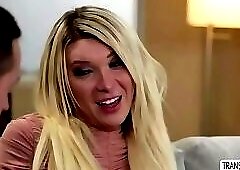 Cute Transbabe Aubrey Kate fucks stud Ruckus bigcock with condom