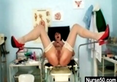 Amateur mom goes to a perverted doctor's office to take care of her very loose cunt