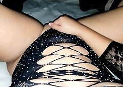 Jovencita amateur se masturba y consigue un gran orgasmo- Lenceria caliente????