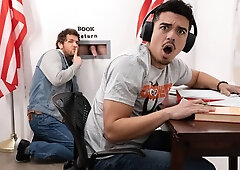 Hayden Harding gets off with Bunker: this fucking gets MENTAL