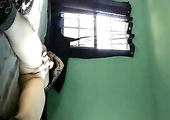 Punk beauty makes herself cum