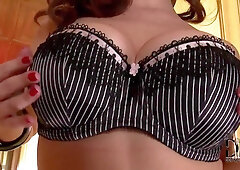 Arousing busty milf LaTaya Roxx in lingerei teases