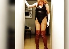 Tammycross is a sissy crossdresser who likes to be exposedbeing humilliated. This time, that babe is clothed in a ebony swimsuit, nylons and boots, an