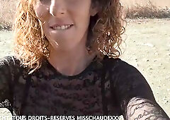 Je M'enfonce Une Boule D'attelage Dans La Chatte