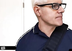 Dean’s Pulsating Penis Fills Khloe Kapri’s Twat With Cum!