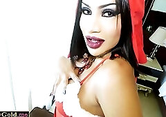 Awesome amateur Thai ladyboy slut Benz introducing her Christmas present