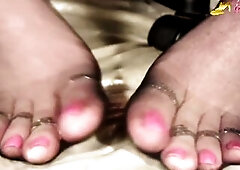 Hawt t-girl Mallory feet JOI