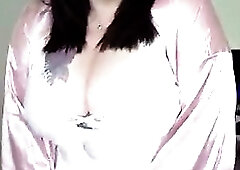 Cute curvy chick mia is teasing u with her luxe voluptuous curves. This Babe desires to turn u on so bad so u screw her brains out !!