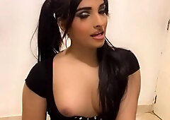 Brunette Tranny jerking in hard dick in solo Webcam