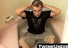 Fully clothed Kelly Cooper's intense bathtub wank and creamy load