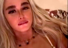 Jessylee Feet and Tits Tease