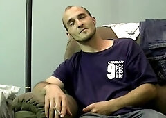 JoeSchmoeVideos.com: American Mike masturbation in the bed