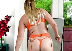 Glamorous & Raw Behind The Scenes - Maisey Monroe Undresses And Tries Out Hot underware