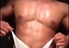 Chinese bodybuilder show on app