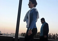 COR WALKING SEXY MILF