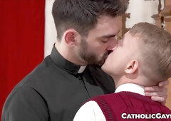 Jack Aries pounds Noah White like Judgment Day is tomorrow