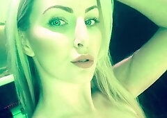 amateur girlfriend masturbating on webcam with her fingers